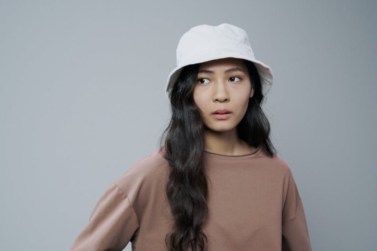 9 Casual Bucket Hat Outfits That Are Totally Wearable